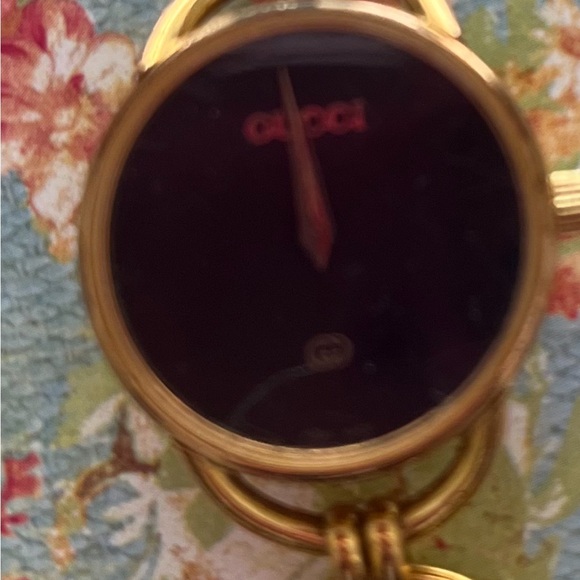 Gucci Black and Gold Watch 6000L read description! - Picture 4 of 9
